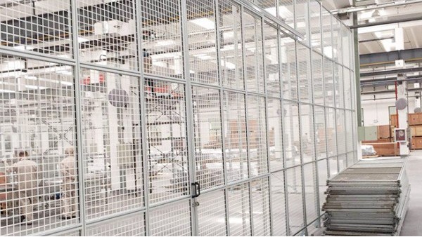 3030工業(yè)鋁型材能定做機(jī)器人護(hù)欄網(wǎng)嗎？